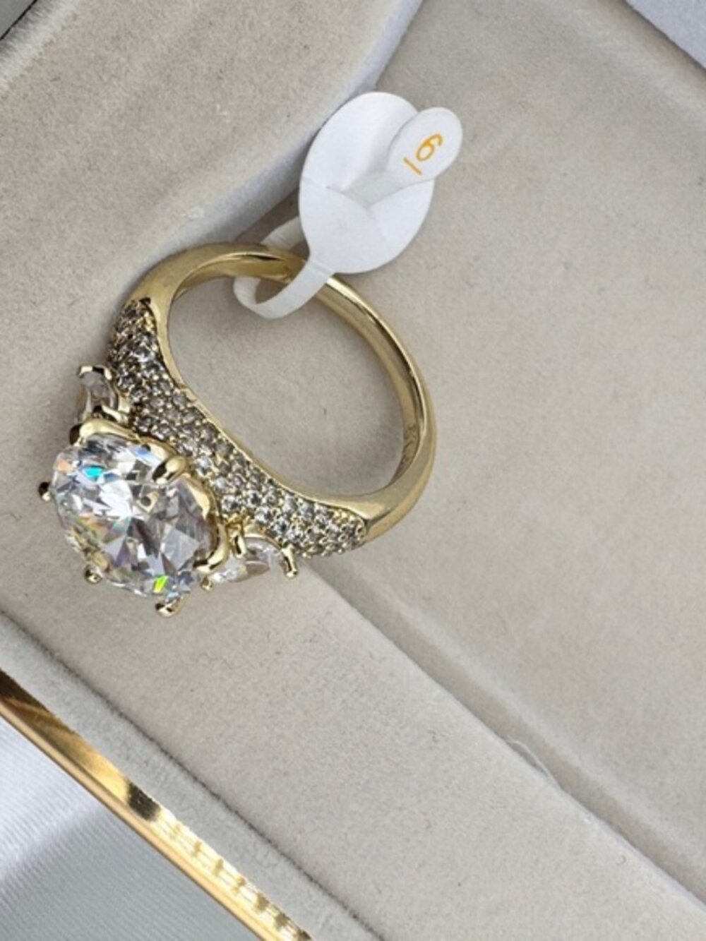 Elegant Gold and Silver Women's Ring